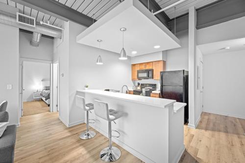 Spacious 2 BD Apt l Downtown Cleveland l Free Parking, Cleveland (photo 9)