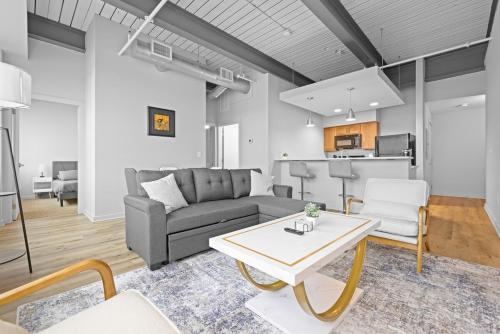 Spacious 2 BD Apt l Downtown Cleveland l Free Parking, Cleveland (photo 4)