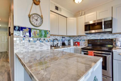 Waterfront Corpus Christi Condo with Pool Access - image 10