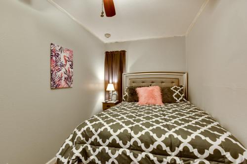 Waterfront Corpus Christi Condo with Pool Access - main image