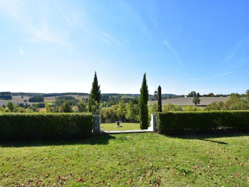 Holiday Home in Lusignac with Private Pool gîte à louer Bouteilles-Saint-Sébastien