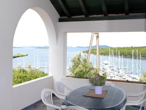 陽台/露台, Holiday Home in Veli Rat near Saharun in 馬利露辛哲市中心