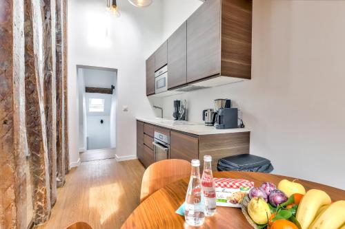 Urban Flat 117 - Parisian Apartment in the Center - image 10