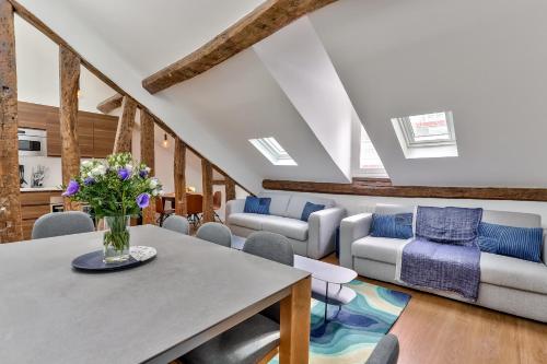 Urban Flat 117 - Parisian Apartment in the Center - image 11