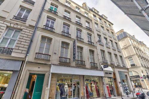 Urban Flat 117 - Parisian Apartment in the Center - image 14