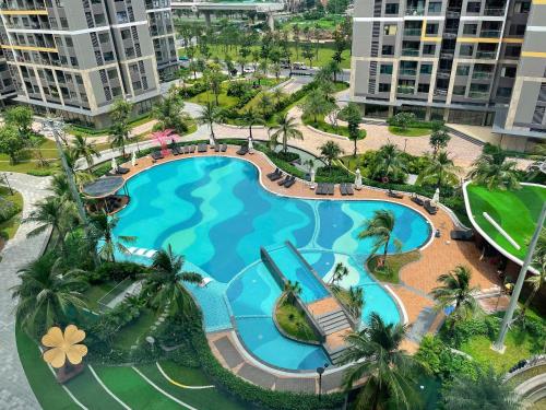 Exterior view, Phong Linh Homestay 30 apartments Vinhomes Grand Park in District 9