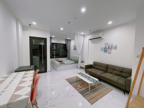 Phong Linh Homestay 30 apartments Vinhomes Grand Park in District 9