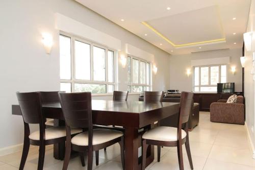 Bright, Spacious, & Homey Central Rechavia Residence, Иерусалим