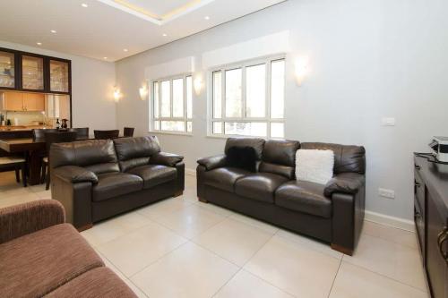 Bright, Spacious, & Homey Central Rechavia Residence, Иерусалим (фото 3)