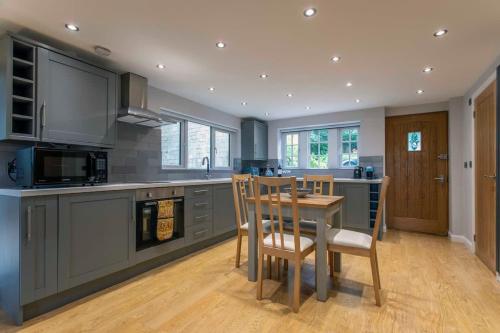 Abbey Rectory - with private parking, Bath (photo 9)