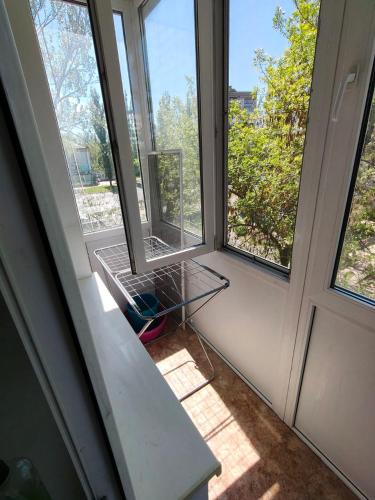 陽台/露台, Затишна 2-кімнатна квартира для спокійного сімейного відпочинку (Затишна 2-кімнатна квартира для спокіиного сімеиного відпочинку) in 尼古拉耶夫