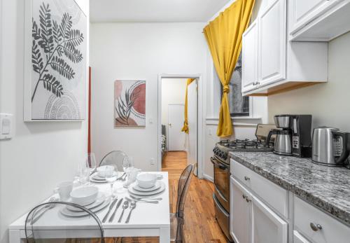 2 Bedroom Hidden UpScale Oasis in New York, USA