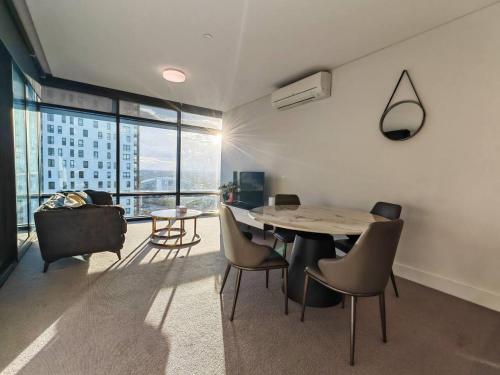 Bright and Spacious 2BR Apartment in Olympic Park - image 4