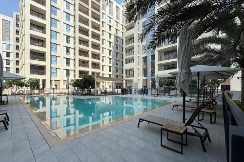 Elegant 1 Bed Creek Beach Stay with Beach Access, Dubái