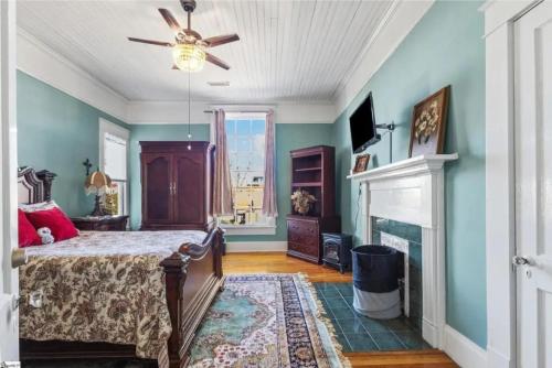 Queen Bed Retreat, Walk to Dining and Main St in 安德森