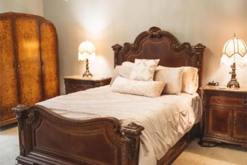 Queen Bed Retreat, Walk to Dining and Main St in 安德森