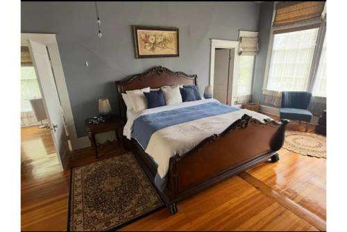 King Suite in Historic District, Downtown Stay in 安德森
