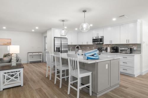 Unwind in tropical paradise at Sunflower Cottage, Sanibel