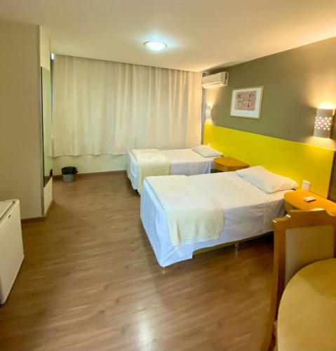 2 twin beds