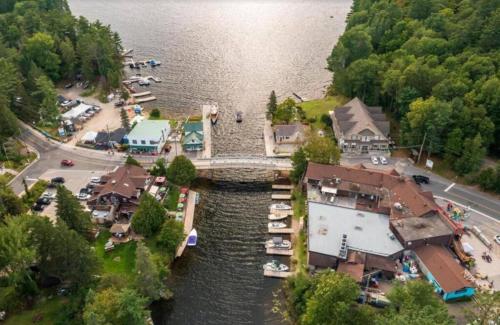 Algonquin Waterfront and Winter Paradise With Sunsets in Algonquin Highlands (ON)