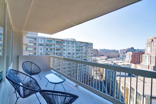 Modern & Spacious 2BR Apartment at Crystal city in Arlington, USA