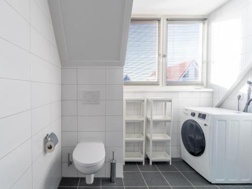 Badkamer, Detached villa with view, garden and privacy in Tholen