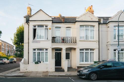 Fabian Road Cozy House - Central London, Londra