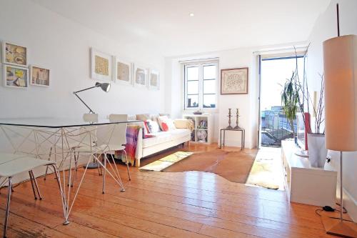 DPJ Comfort & Light in Lisbon Downtown! With a Stunning City View!, Lisbona