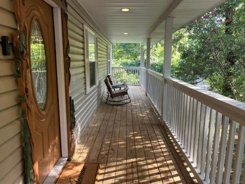 Ole Bud Cabin by American Patriot Getaways, Walnut Grove