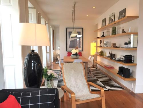 B2 Beautiful SUNNY loft BAIRRO ALTO - BICA, Лиссабон