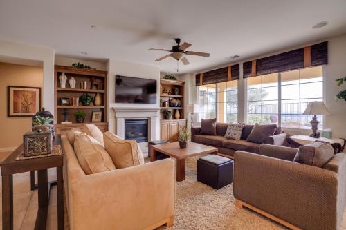 Single-Story San Bernardino Home with Valley Views! in 聖迪馬斯