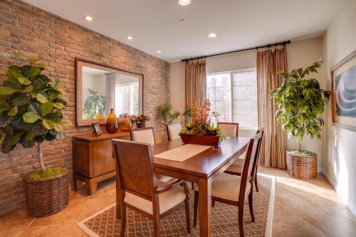 Single-Story San Bernardino Home with Valley Views! in 聖迪馬斯