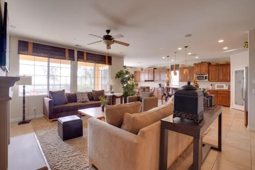 Single-Story San Bernardino Home with Valley Views! in 聖迪馬斯