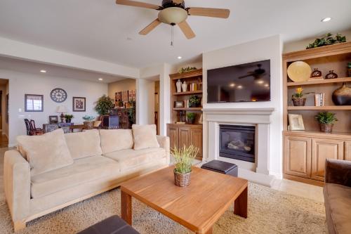 Single-Story San Bernardino Home with Valley Views! in 聖迪馬斯