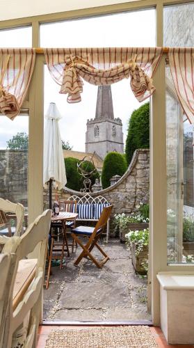 Incredible Church Views from Beautiful Cottage in เพนส์วิค