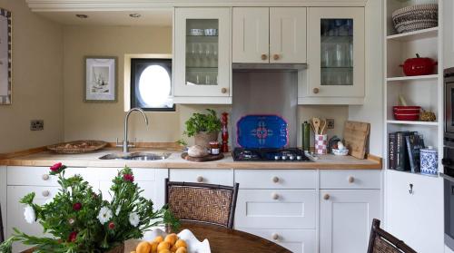 Incredible Church Views from Beautiful Cottage in เพนส์วิค