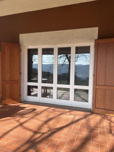 Hillside semi-detached villa with panoramic views in 華伊阿諾