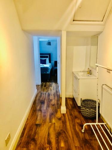 Super location 2 bedroom apartment 20 minutes from central London, Londýn (fotografie 10)