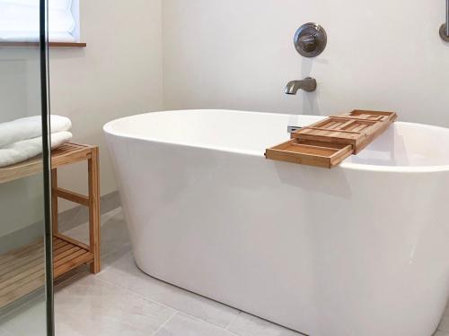 บริการและสิ่งอำนวยความสะดวก, Allora in เฮนเดอร์สันวิลล์ (NC)