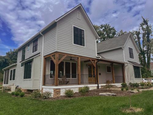 ทัศนียภาพภายนอกโรงแรม, Allora in เฮนเดอร์สันวิลล์ (NC)