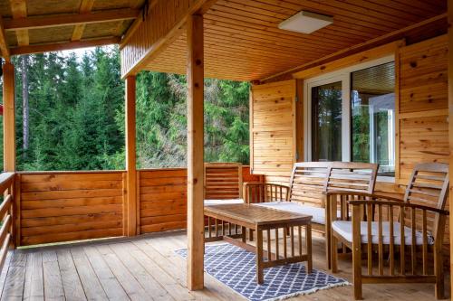 Balkons/terase, Cosy wooden house in the heart of Apuseni. in Belis