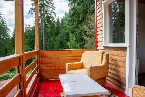 Balkons/terase, Cosy wooden house in the heart of Apuseni. in Belis