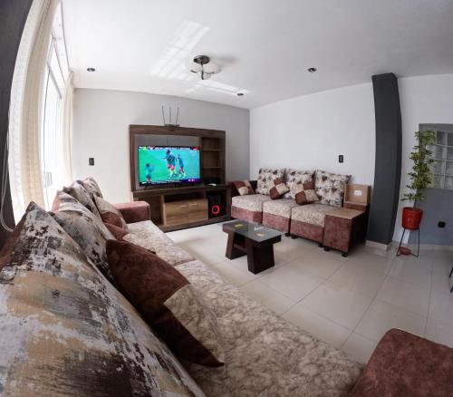 ห้องส่วนกลางสำหรับนั่งเล่น/ดูทีวี, Departamento amplio y bonito en Arequipa near สนามบินนานาชาติโรดริเกซ บายอน