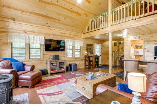 . Idyllic Cabin in the Heart of Hocking Hills