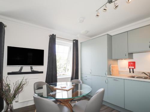 5 Johnstone House - image 9