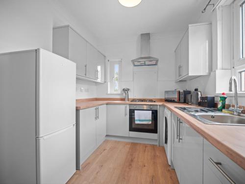 кухня, Mollison 2 Bedroom Apartment - Harthill in Harthill