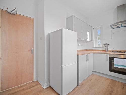 кухня, Mollison 2 Bedroom Apartment - Harthill in Harthill