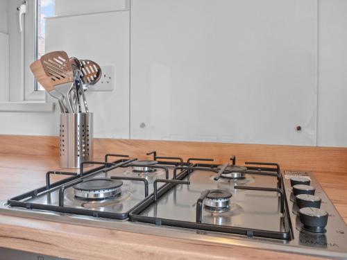 кухня, Mollison 2 Bedroom Apartment - Harthill in Harthill