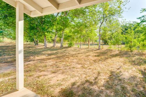 Less Than 1 Mi to Main St Quiet Home with Yard in Stockdale in Stockdale (TX)