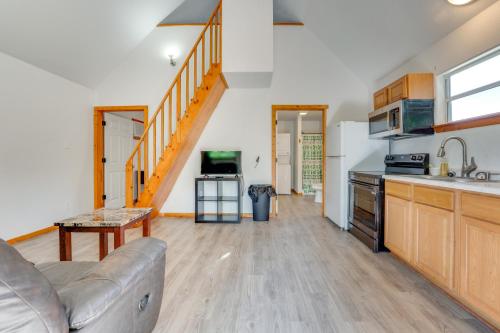 Less Than 1 Mi to Main St Quiet Home with Yard in Stockdale in Stockdale (TX)